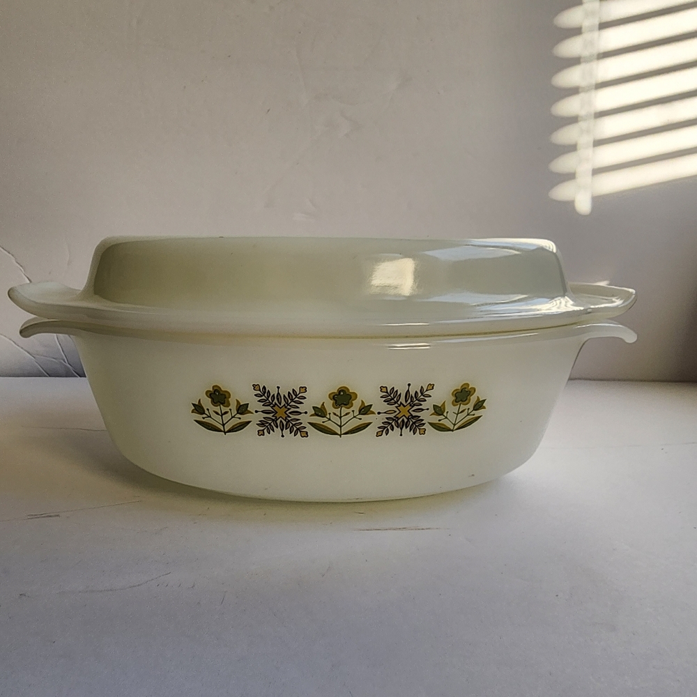 Anchor Hocking green Meadow casserole dish with lid